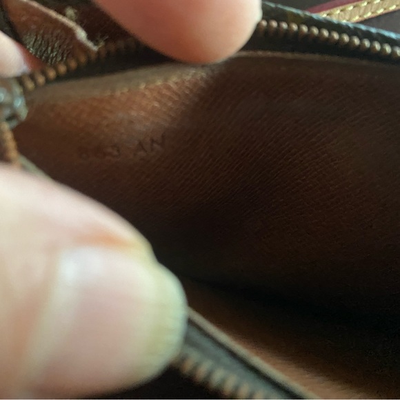 Authenthic Vintage Louis Vuitton  Sarah wallet. - Picture 9 of 16